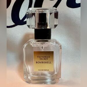 Victoria’s Secret Bombshell Mini Eau de Parfum (7 ml/.25 fl oz.), Brand New